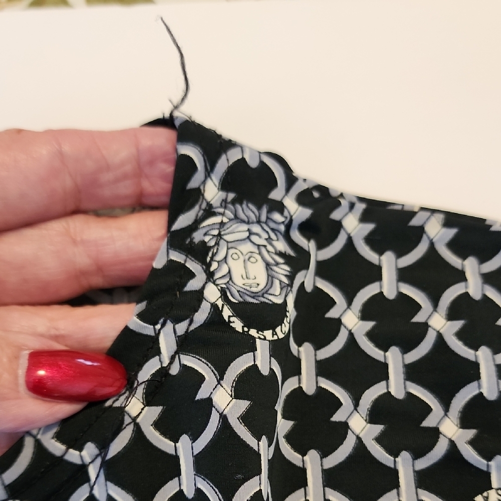 Versace Black and White Geometric Long Sleeve Top - Picture 15 of 15
